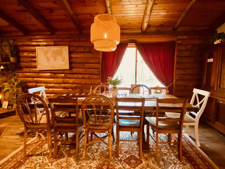Boho-style Cabin with Hot Tub - Olmstead, Kentucky