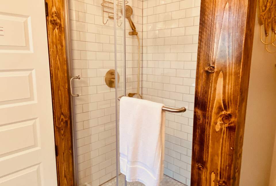 Boho-style Cabin with Hot Tub - Olmstead, Kentucky