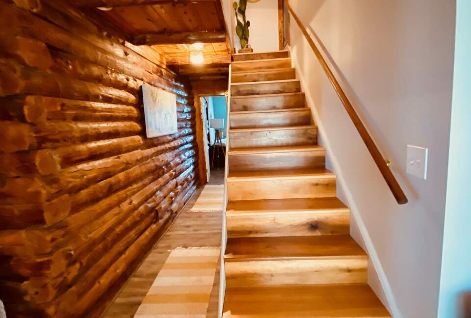 Boho-style Cabin with Hot Tub - Olmstead, Kentucky
