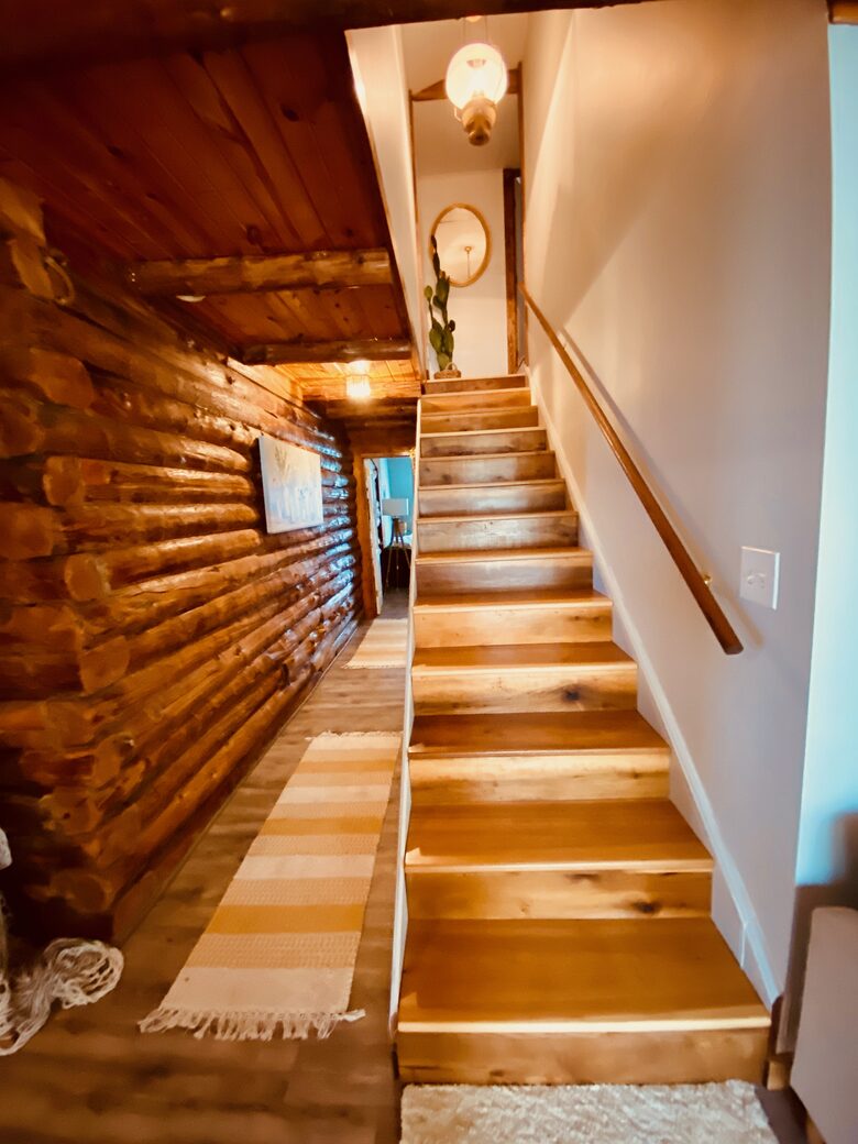 Boho-style Cabin with Hot Tub - Olmstead, Kentucky