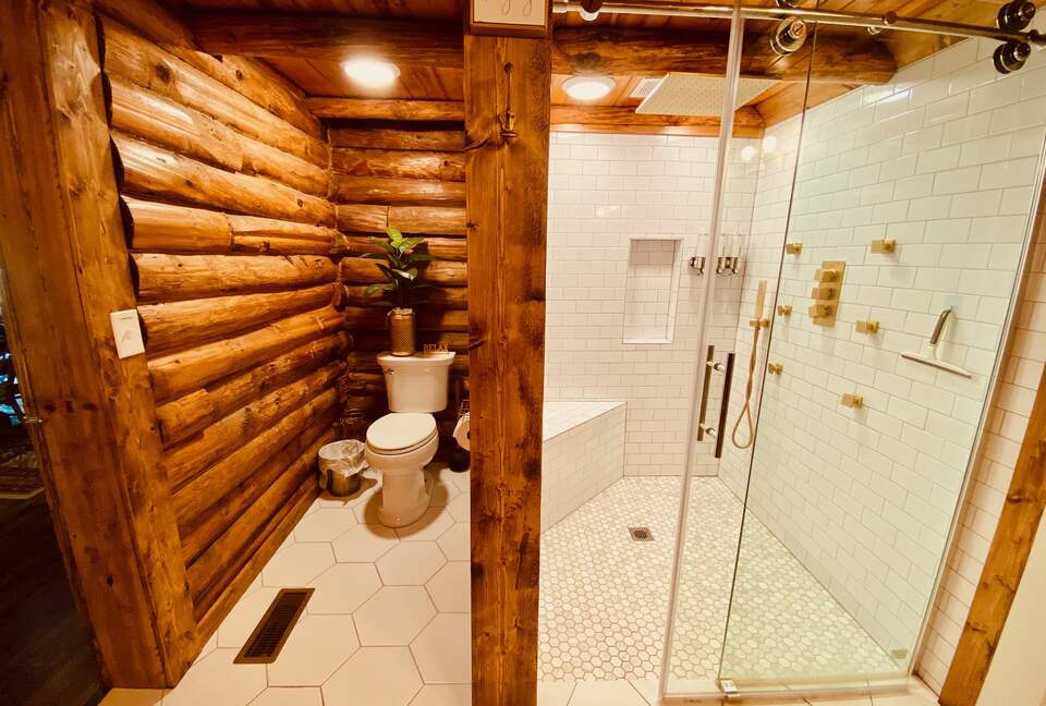 Boho-style Cabin with Hot Tub - Olmstead, Kentucky