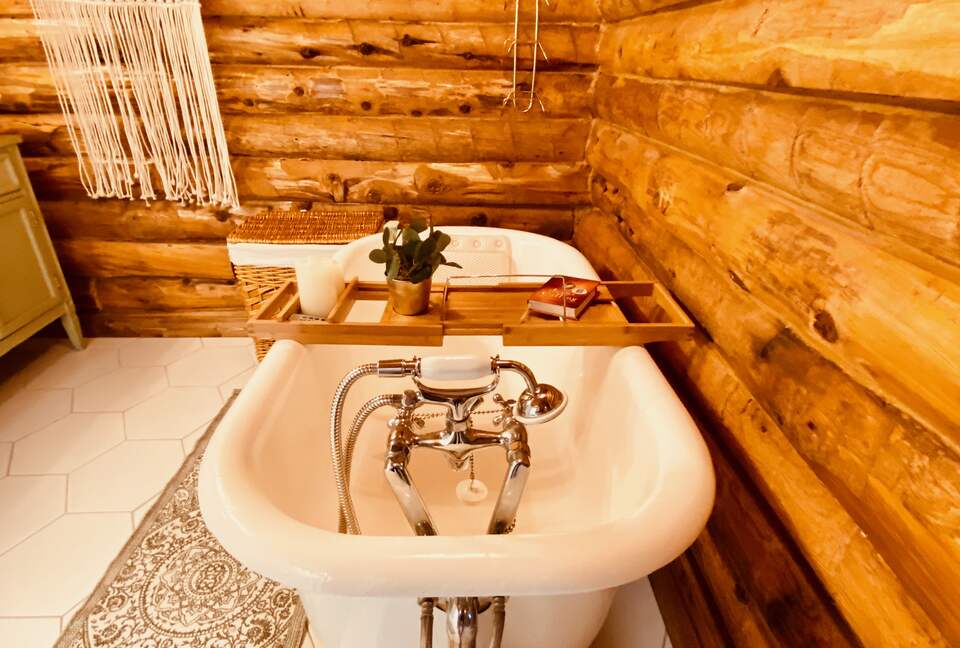 Boho-style Cabin with Hot Tub - Olmstead, Kentucky