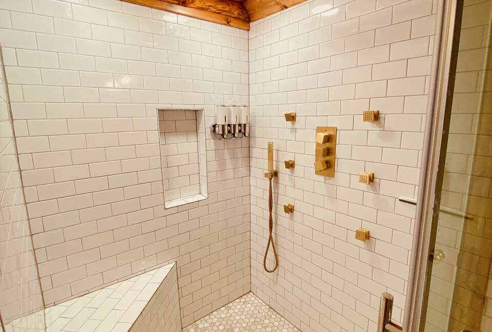 Boho-style Cabin with Hot Tub - Olmstead, Kentucky