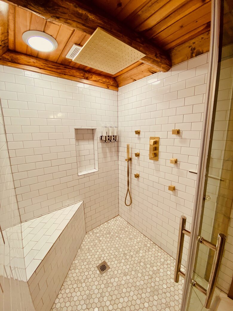 Boho-style Cabin with Hot Tub - Olmstead, Kentucky