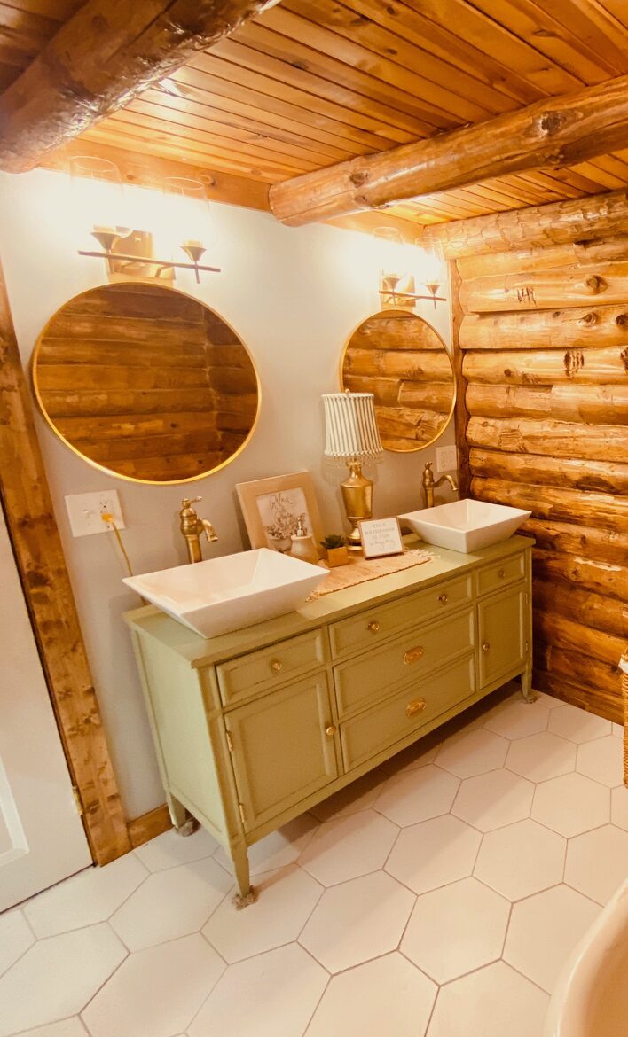 Boho-style Cabin with Hot Tub - Olmstead, Kentucky