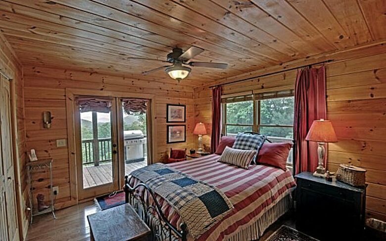 Mountain Getaway - Above the Clouds - Blue Ridge, Georgia