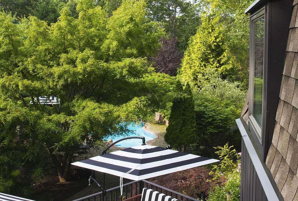 Unique Modern DOME Cottage with a Pool - Hampton Bays, New York