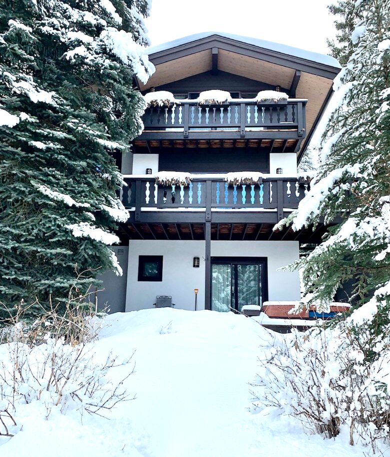 Vail Ski-In/Ski-Out Getaway with Amazing Location on the Slopes - Quick Ski/Walking Access to Lionshead! - Vail, Colorado