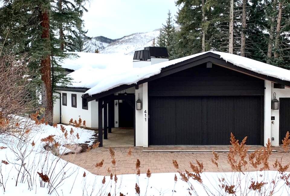 Vail Ski-In/Ski-Out Getaway with Amazing Location on the Slopes - Quick Ski/Walking Access to Lionshead! - Vail, Colorado