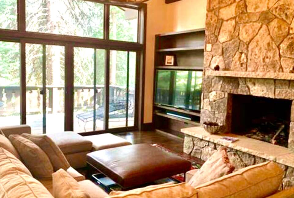 Vail Ski-In/Ski-Out Getaway with Amazing Location on the Slopes - Quick Ski/Walking Access to Lionshead! - Vail, Colorado