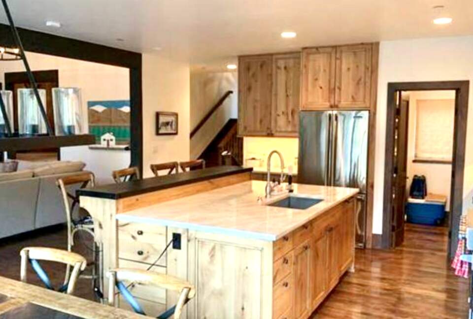 Vail Ski-In/Ski-Out Getaway with Amazing Location on the Slopes - Quick Ski/Walking Access to Lionshead! - Vail, Colorado