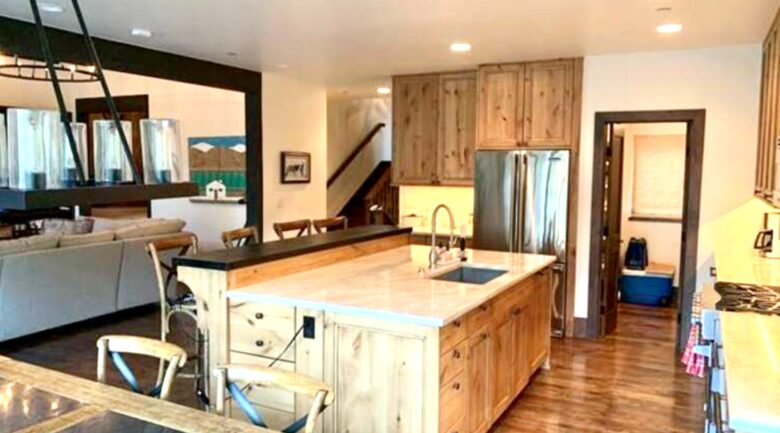 Vail Ski-In/Ski-Out Getaway with Amazing Location on the Slopes - Quick Ski/Walking Access to Lionshead! - Vail, Colorado