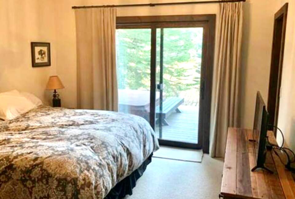 Vail Ski-In/Ski-Out Getaway with Amazing Location on the Slopes - Quick Ski/Walking Access to Lionshead! - Vail, Colorado