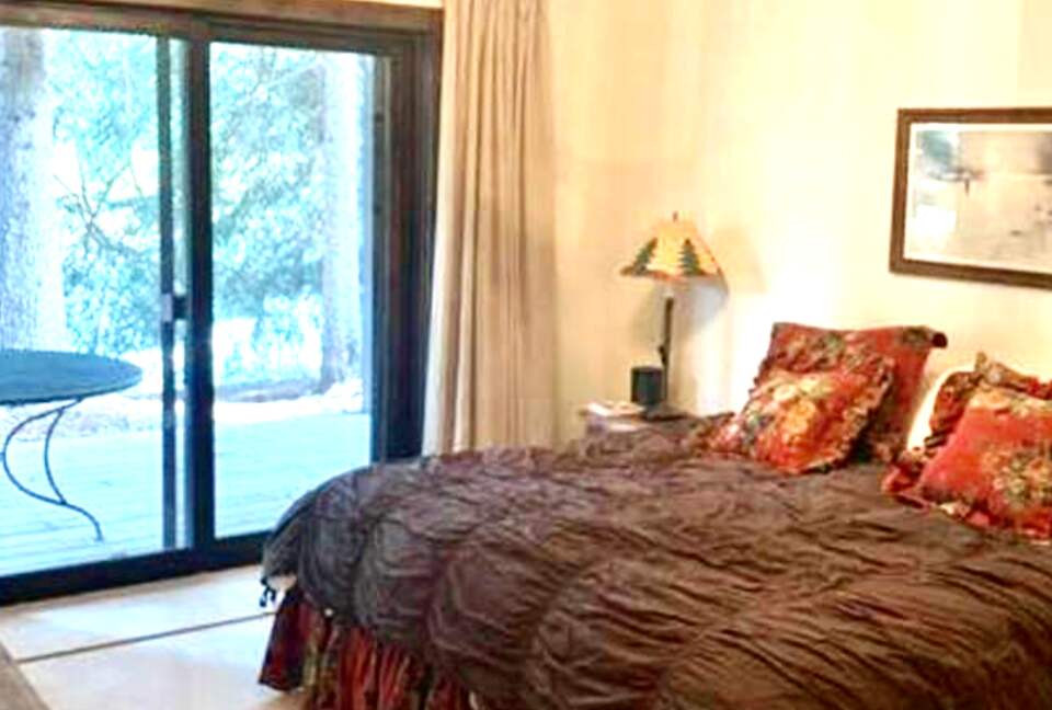 Vail Ski-In/Ski-Out Getaway with Amazing Location on the Slopes - Quick Ski/Walking Access to Lionshead! - Vail, Colorado