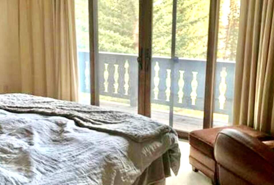 Vail Ski-In/Ski-Out Getaway with Amazing Location on the Slopes - Quick Ski/Walking Access to Lionshead! - Vail, Colorado