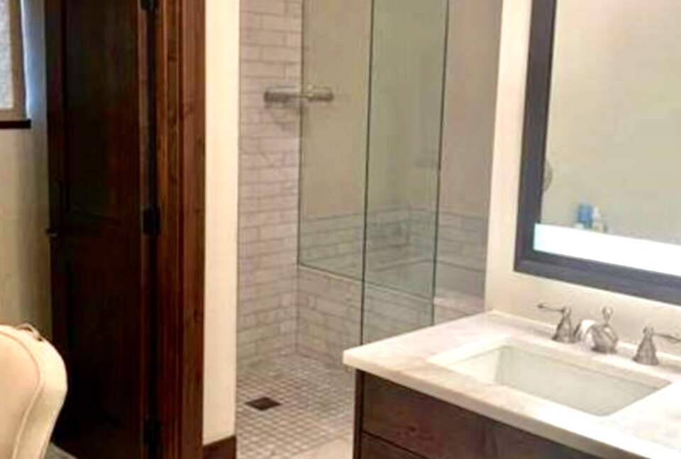 Vail Ski-In/Ski-Out Getaway with Amazing Location on the Slopes - Quick Ski/Walking Access to Lionshead! - Vail, Colorado