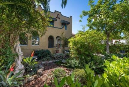 Hacienda Aslan Rooftop Villa in The Heart Of Miami - Miami, Florida