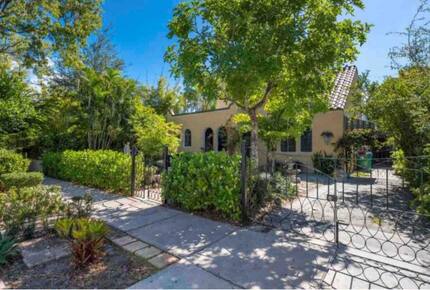 Hacienda Aslan Rooftop Villa in The Heart Of Miami - Miami, Florida
