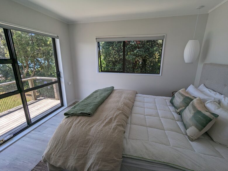 Front Beach Bliss - Ferry Landing, New Zealand