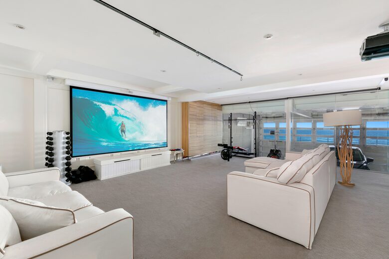 Hamptons style beach front home (R) - Sydney, Australia
