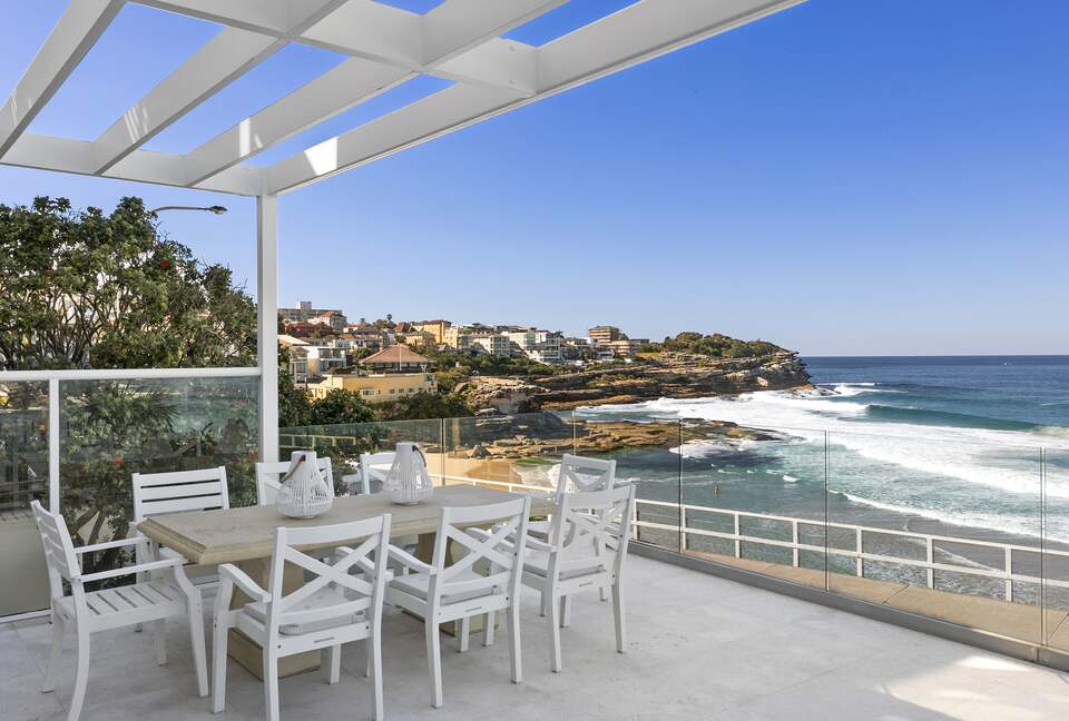 Hamptons style beach front home (R) - Sydney, Australia