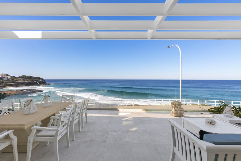 Hamptons style beach front home (R) - Sydney, Australia