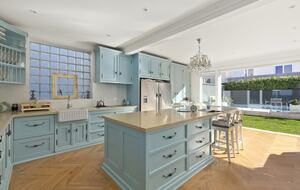 Hamptons style beach front home (R)