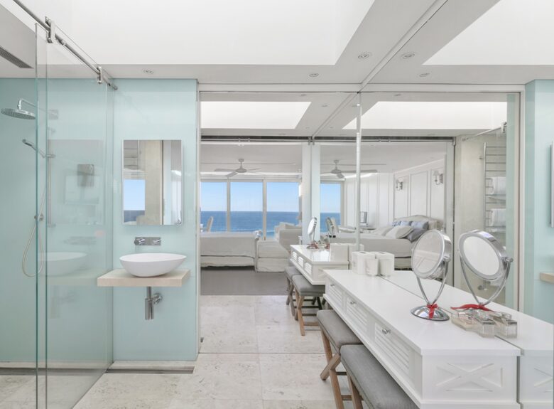 Hamptons style beach front home (R) - Sydney, Australia