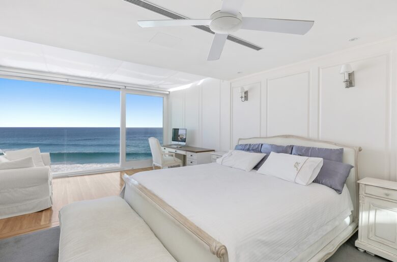 Hamptons style beach front home (R) - Sydney, Australia