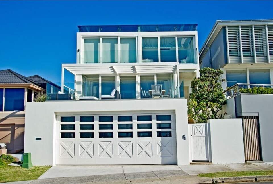 Hamptons style beach front home (R) - Sydney, Australia