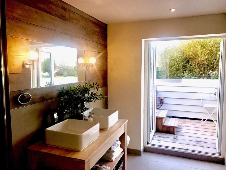 The White House - Earnley, United Kingdom