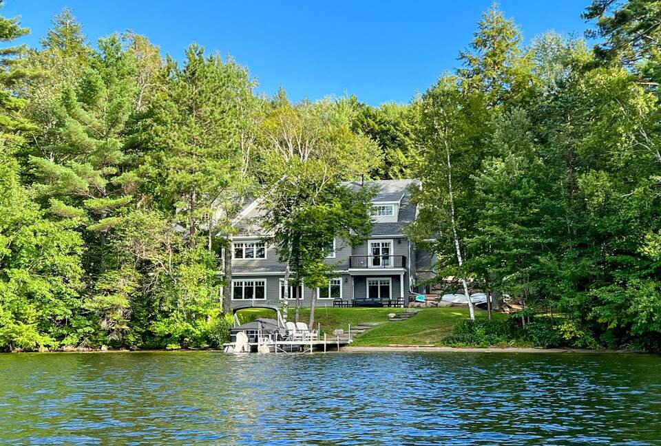 Stunning newly built Lake House with gym, 6 kayaks, screened porch - New London, New Hampshire