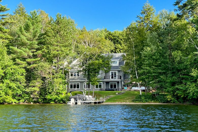 Stunning newly built Lake House with gym, 6 kayaks, screened porch - New London, New Hampshire