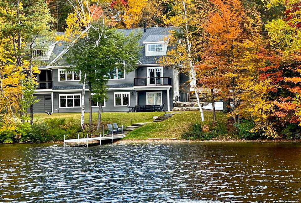Stunning newly built Lake House with gym, 6 kayaks, screened porch - New London, New Hampshire