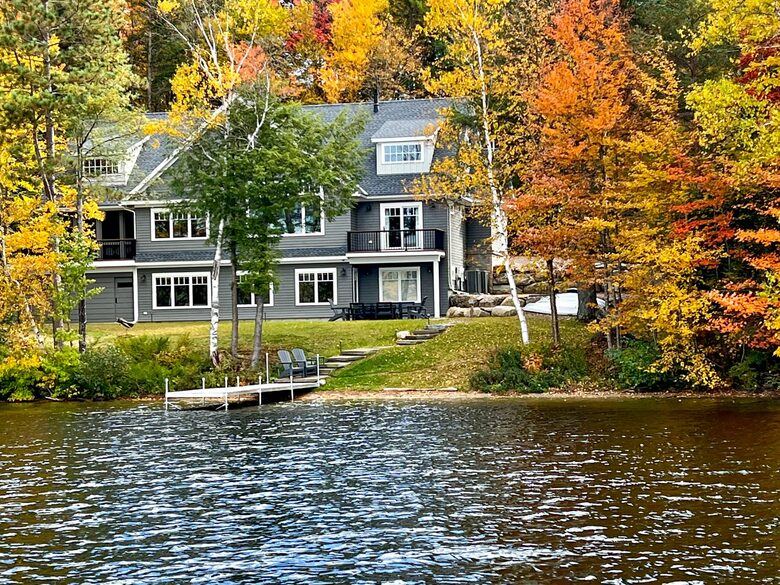 Stunning newly built Lake House with gym, 6 kayaks, screened porch - New London, New Hampshire