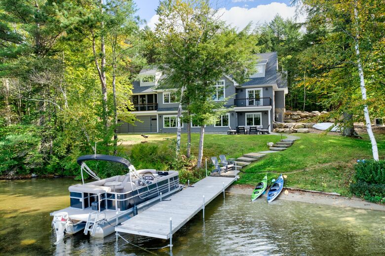 Stunning newly built Lake House with gym, 6 kayaks, screened porch - New London, New Hampshire