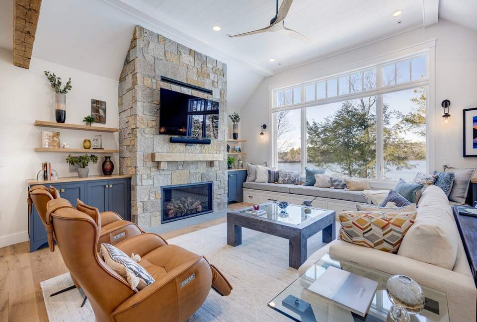 Stunning newly built Lake House with gym, 6 kayaks, screened porch - New London, New Hampshire