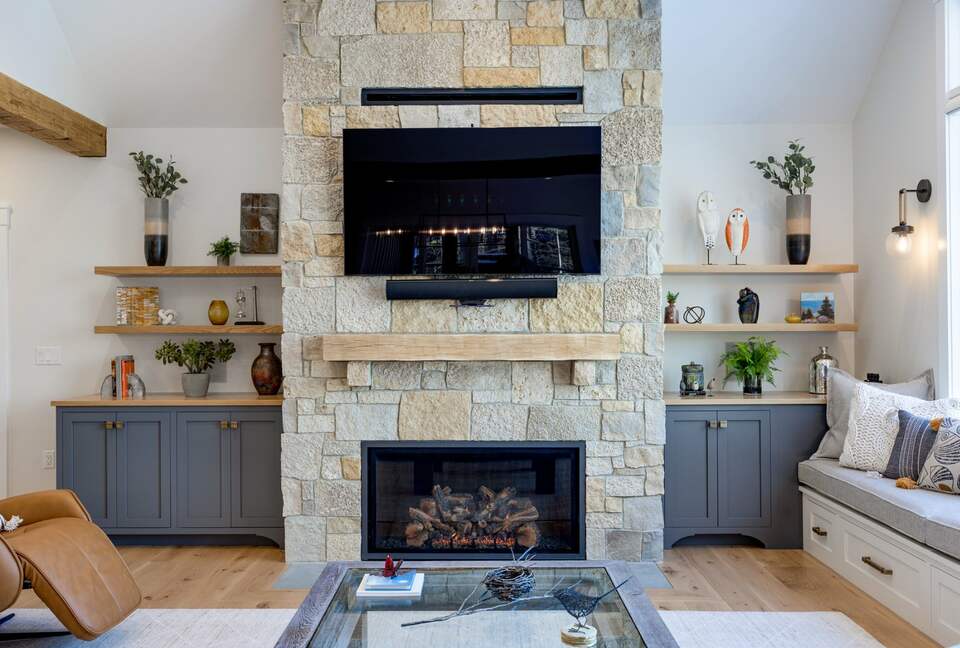 Stunning newly built Lake House with gym, 6 kayaks, screened porch - New London, New Hampshire