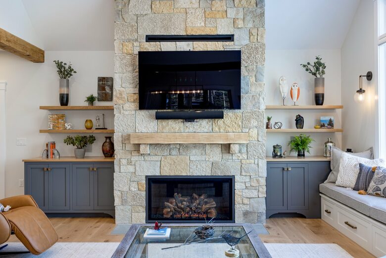 Stunning newly built Lake House with gym, 6 kayaks, screened porch - New London, New Hampshire