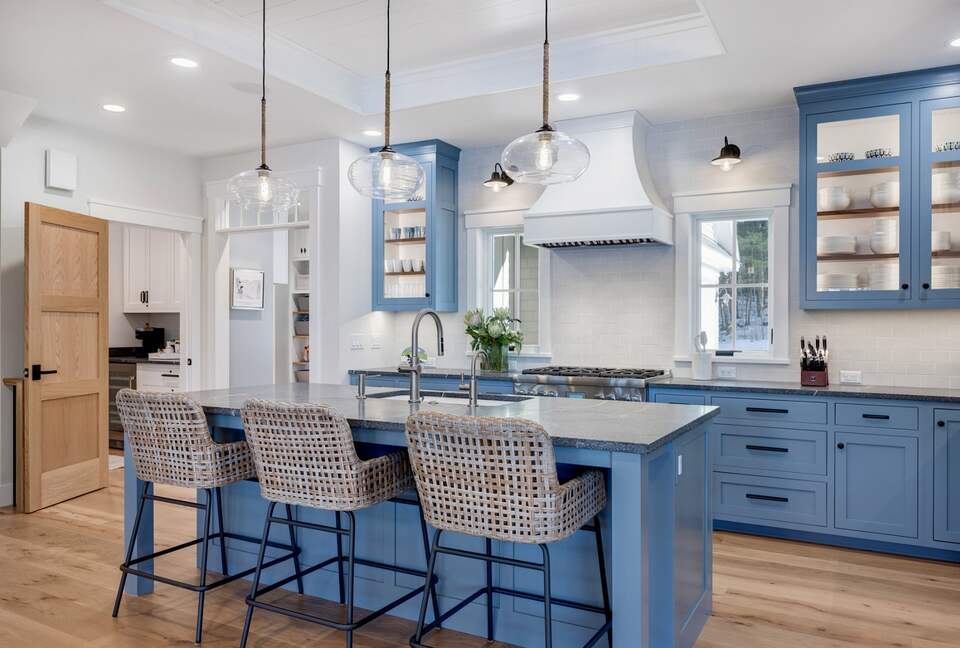 Stunning newly built Lake House with gym, 6 kayaks, screened porch - New London, New Hampshire