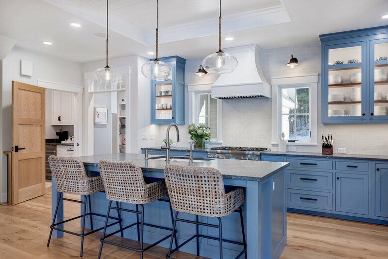 Stunning newly built Lake House with gym, 6 kayaks, screened porch - New London, New Hampshire