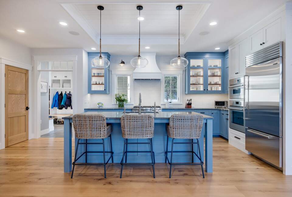 Stunning newly built Lake House with gym, 6 kayaks, screened porch - New London, New Hampshire