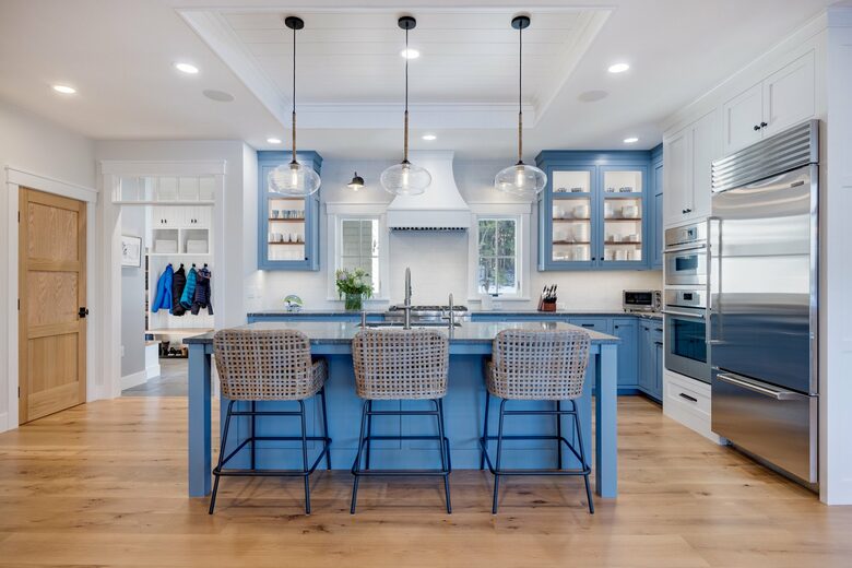 Stunning newly built Lake House with gym, 6 kayaks, screened porch - New London, New Hampshire