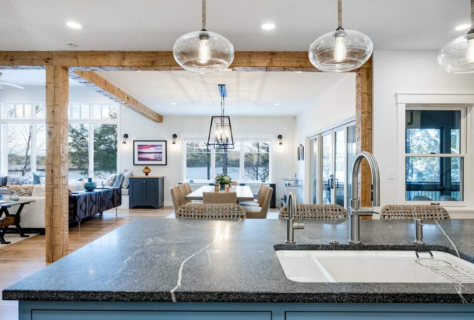 Stunning newly built Lake House with gym, 6 kayaks, screened porch - New London, New Hampshire