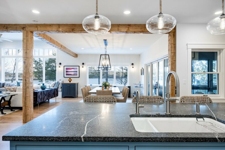 Stunning newly built Lake House with gym, 6 kayaks, screened porch - New London, New Hampshire