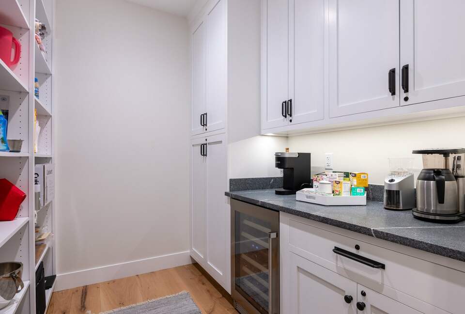 Stunning newly built Lake House with gym, 6 kayaks, screened porch - New London, New Hampshire