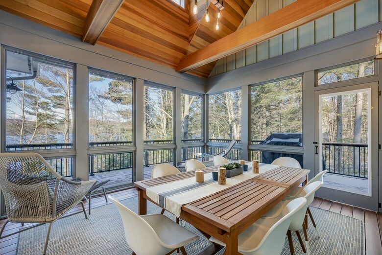 Stunning newly built Lake House with gym, 6 kayaks, screened porch - New London, New Hampshire