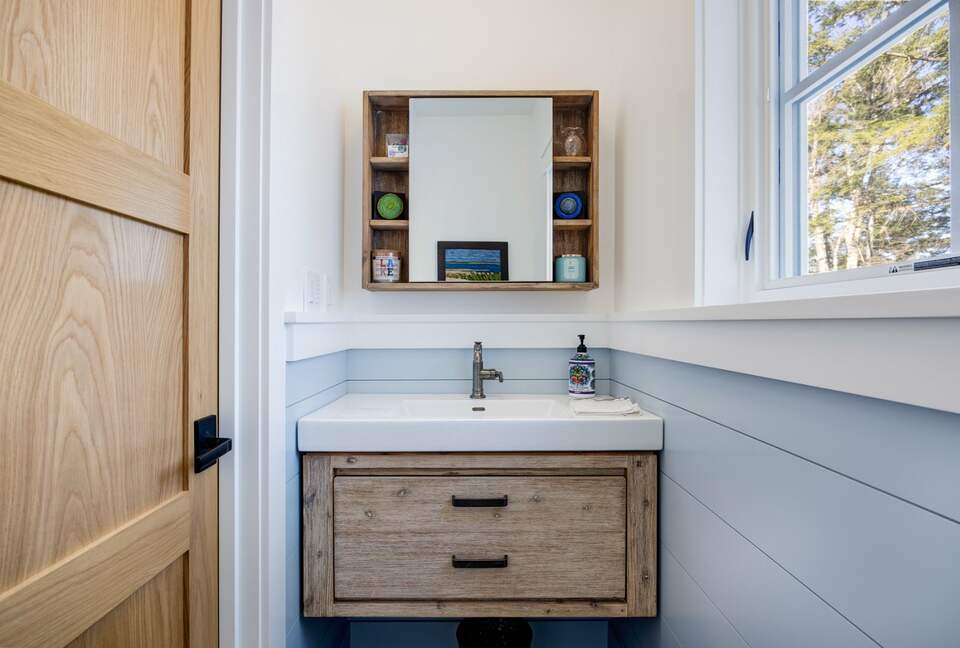 Stunning newly built Lake House with gym, 6 kayaks, screened porch - New London, New Hampshire