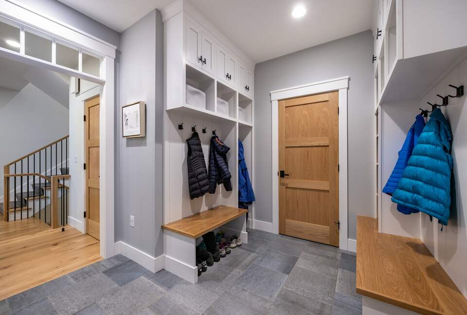 Stunning newly built Lake House with gym, 6 kayaks, screened porch - New London, New Hampshire