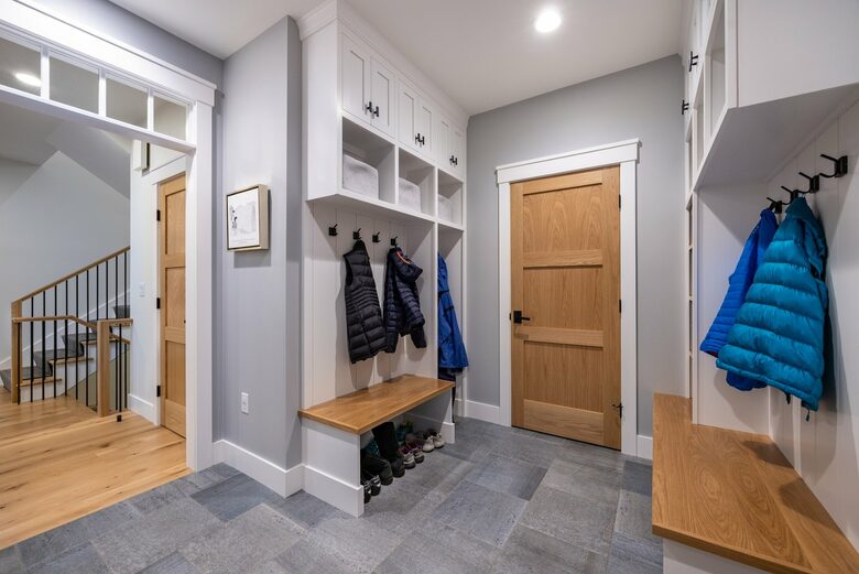 Stunning newly built Lake House with gym, 6 kayaks, screened porch - New London, New Hampshire